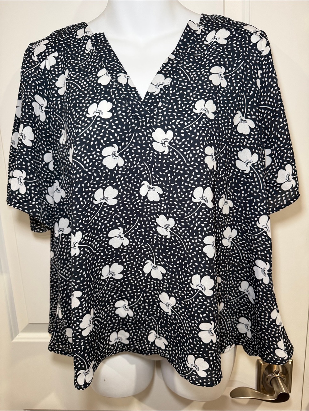 Cabi 6506 Printed Essential Top, Navy & White Floral